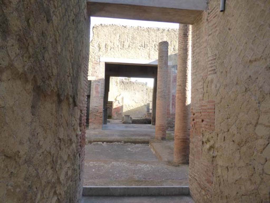 Ins. VI 29, Herculaneum, September 2015. Looking east along entrance corridor towards atrium.